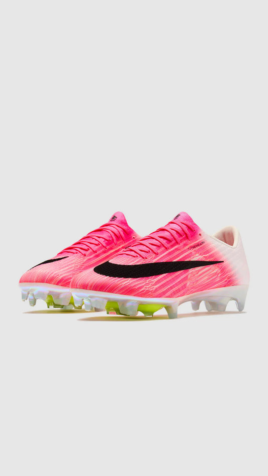 נעלי כדורגל MERCURIAL